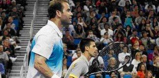 Djokovic y Sampras juntos en una pista de tenis sampras djokovic