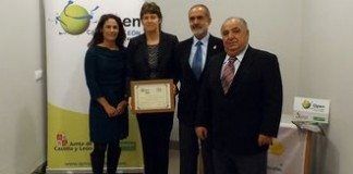 La organización de El Espinar entregó el galardón a la ITF por el aniversario de su centenario itf open castilla leon