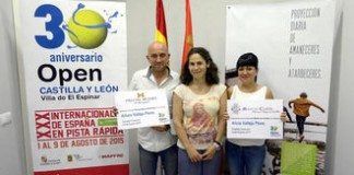 Virginia Ruano entrega premios Concurso Exprés del cartel Oficial El Espinar 2015 concurso carteles el espinar 2015