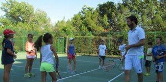 Tres clinics de tenis para niños en Segovia clinic tenis infantil