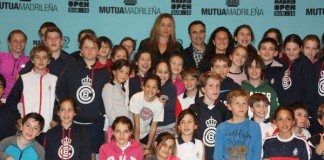 Lara Arruabarrena y Paula Badosa, como niñas Lara Arruabarrena y Paula Badosa con los niños del Real Club Tenis Barcelona