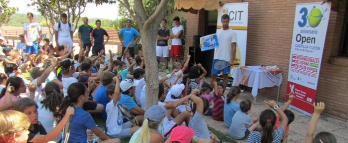 clinics de tenis para niños del Open Castilla y León Villa de El Espinar en instalaciones de Madrid y Ávila