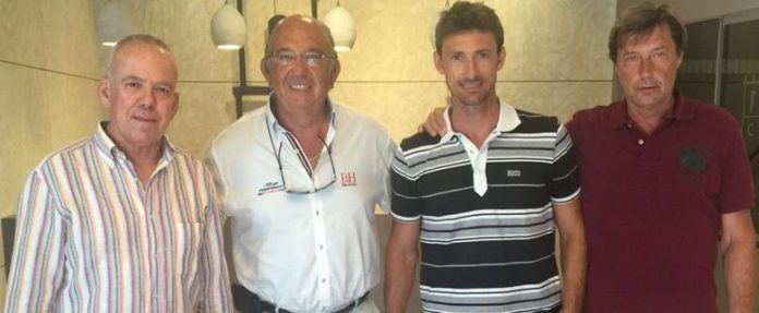 Presidente RFET visita academía Juan Carlos Ferrero