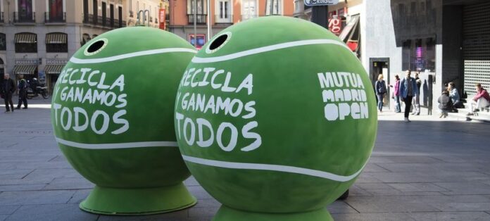 Pelotas de tenis gigantes en Madrid