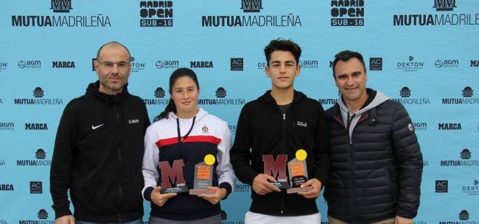 Mutua Madrid Open Sub 16 en Rafael Nadal Sports Centre Ángel Guerrero y María Berlanga campeones del Mutua Madrid Open Sub 16, celebrando en el Rafa Nadal Sports Centre