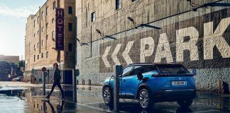 El Barcelona Open Banc Sabadell contará con una flota de coches Peugeot eléctricos e híbridos para trasladar a los jugadores El Barcelona Open Banc Sabadell contará por vez primera con una flota de coches Peugeot eléctricos e híbridos
