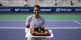 Nadal celebra sus 34 primaveras y 20 temporadas a pie de pista con los alumnos de su academia Rafael Nadal celebra su cumpleaños
