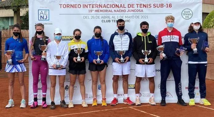 Vera Sokolova y Tomasz Berkieta ganadores del torneo internacional de tenis, 19º Memorial Nacho Juncosa