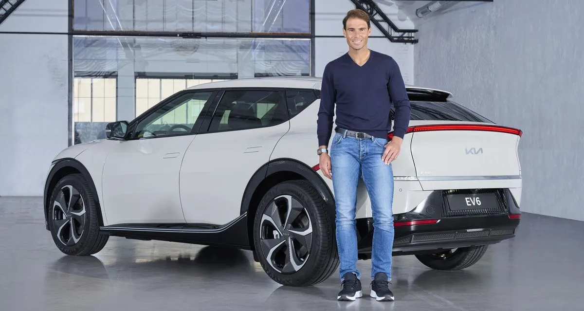 Nadal y el nuevo KIA EV6 en Madrid