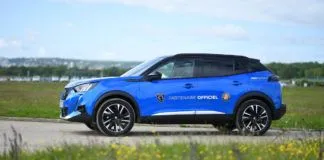 El SUV eléctrico idóneo para servir en Paris El SUV eléctrico idóneo para servir en Paris - Peugeot e-2008, Roland Garros