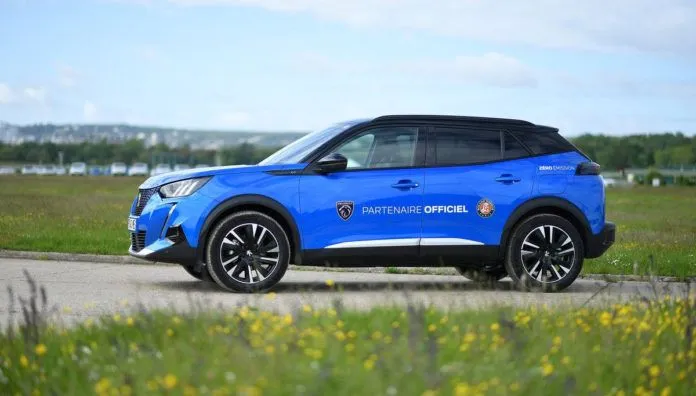 El SUV eléctrico idóneo para servir en Paris - Peugeot e-2008, Roland Garros