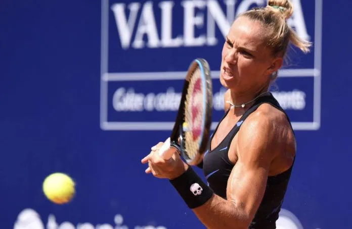 Favoritas cumplen en el BBVA Open Internacional de Valencia