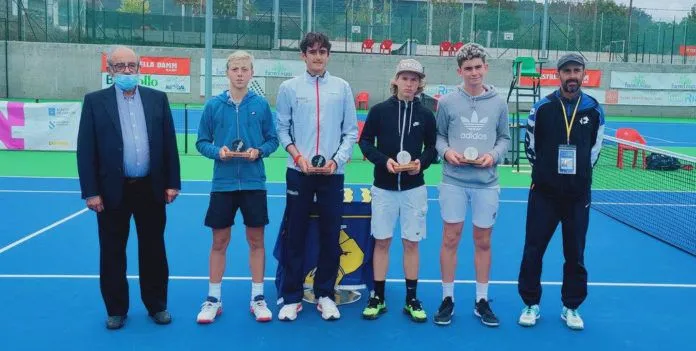 Ander Tarrio campeón de dobles en el 14º Torneo Internacional Cadete de Sanxenxo – Fuente Liviana Ander Tarrio campeón de dobles en el 14º Torneo Internacional Cadete de Sanxenxo – Fuente Liviana