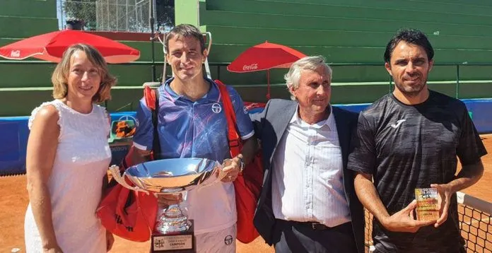 Quino Muñoz, reconocido por el Club Tenis Albacete