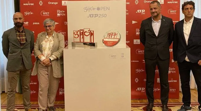 El Gijón Open entregará como trofeo una réplica de Las Letronas en acero