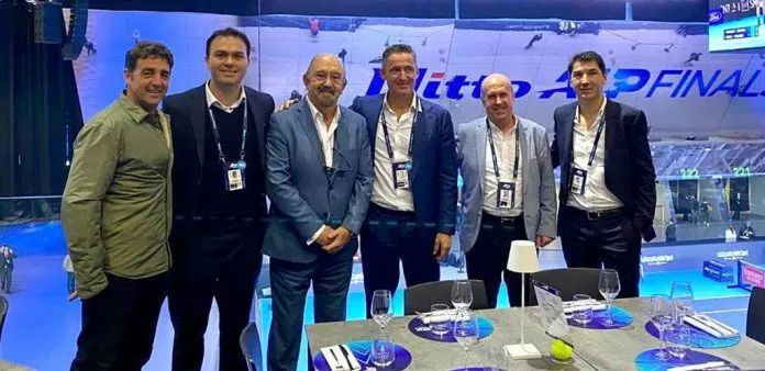 Miguel Díaz y Andrea Gaudenzi negocian en Turín