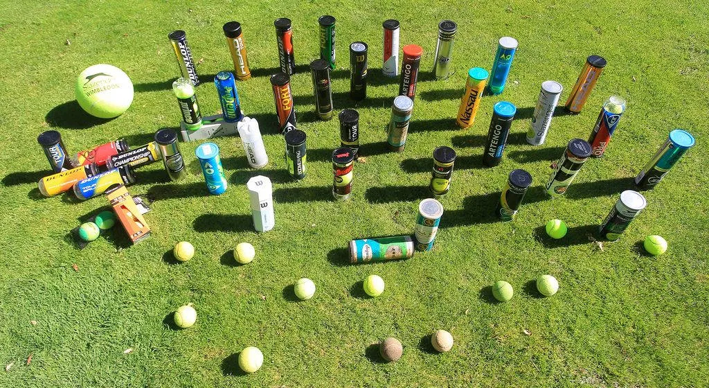 Botes y pelotas de Tenis