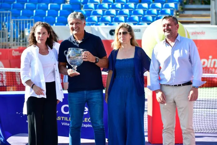 TONI NADAL RECOGIÓ EL ‘TROFEO PERDIDO’ DEL OPEN CASTILLA Y LEÓN-VILLA DE EL ESPINAR QUE GANÓ RAFAEL NADAL