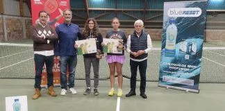 Vigo Tennis Open Cadete 2023 concluye con éxito, pese a la lluvia Vigo Tennis Open Cadete 2023 - Foto de la entrega de trofeos final femenina.