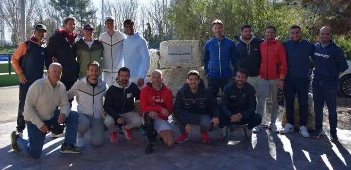 Carlos Alcaraz recibe un merecido homenaje en la Ferrero Tennis Academy