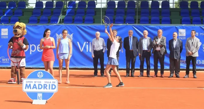 Saque inaugural ITF W100 Villa de Madrid