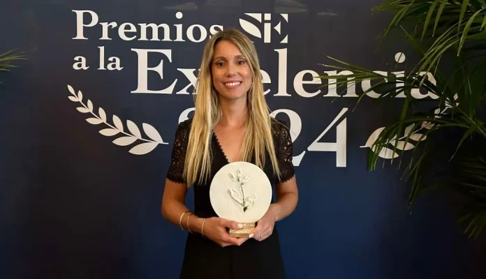 Maribel Nadal con el Premio SIE a la Excelencia 2024