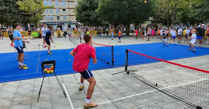 Tenis Parque Luanco: jóvenes promesas y figuras del tenis se unen en Luanco