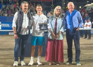 Diego Schwartzman conquista el XXXVII Torneo BDO Tenis Playa Luanco tras una épica remontada Entrega premio campeón Torneo BDO Tenis Playa Luanco 2024