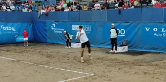 Tenis Playa Luanco: Sevilla y Avendaño avanzan, Butvilas y Andújar esperan Miguel Avendaño Torneo BDO Tenis Playa Luanco 2024