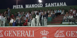 La pista central de El Pandero se rinde a Manolo Santana El tenis andaluz homenajea a Manolo Santana bautizando la pista central de El Pandero con su nombre