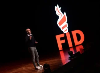 Álex Corretja inaugura el VIII FID Ciudad de León ABANCA 2024 con su charla sobre trabajo en equipo ante más de 500 asistentes Álex Corretja VIII FID Ciudad de León