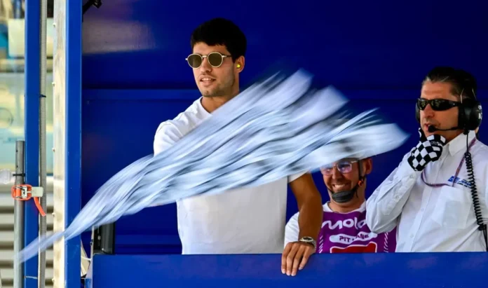 Alcaraz ondea la bandera en la victoria de Álex Márquez en Moto GP en el Circuito de Jerez