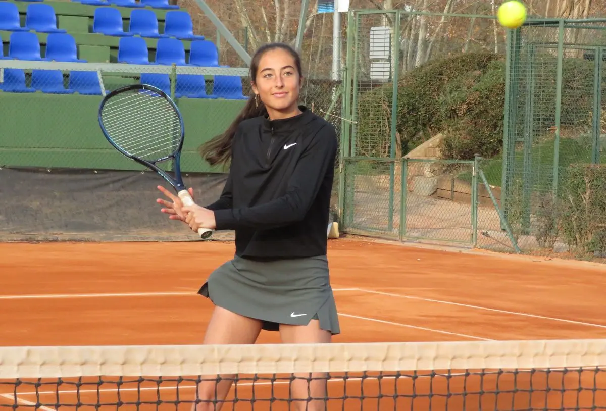 Cayetana Gay con raqueta Yonex