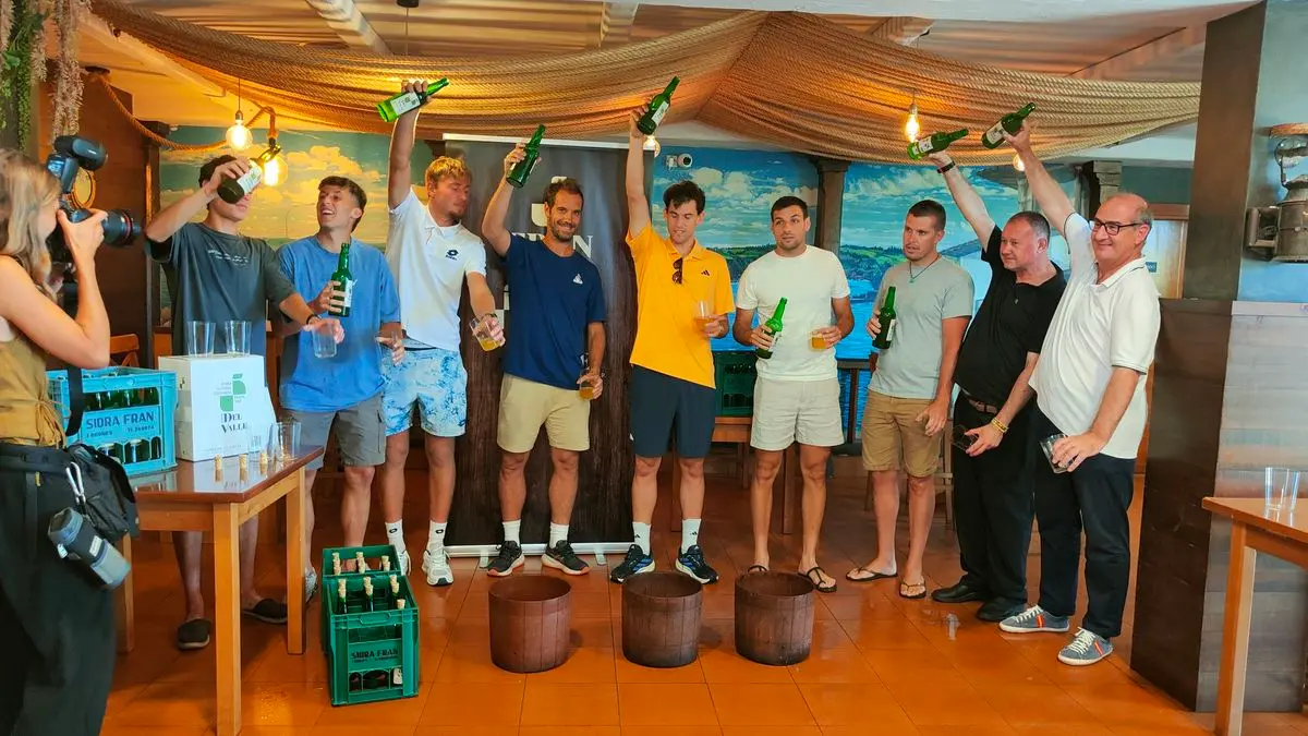 Escanciado de sidra Torneo BDO Tenis Playa Luanco