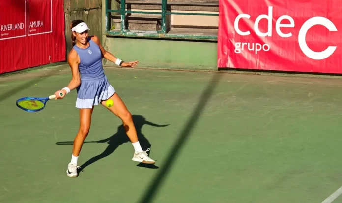 Paula Piñera en acción Vigo Tennis Open 2025