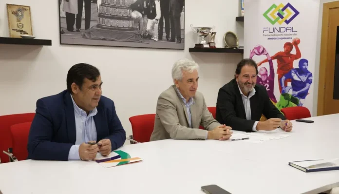 Firma del acuerdo para el Torneo Menina 2025