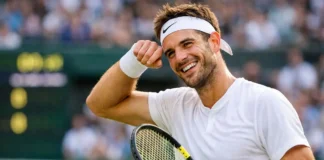 Sonreír: la herramienta mental más rápida para cambiar tu juego (y tu mente) jugador de tenis sonriendo durante un partido