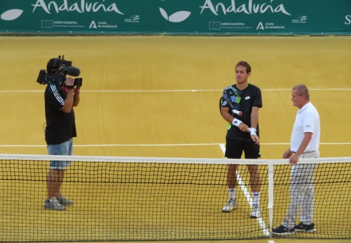 Cámara en retransmisión de un torneo ATP Challenger producido por Vinteon