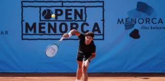 El Open Menorca sobrevive al viento y reconfigura su cuadro tras una jornada llena de sorpresas Partido del Open Menorca Challenger 2026 en el Club Tenis Ciutadella
