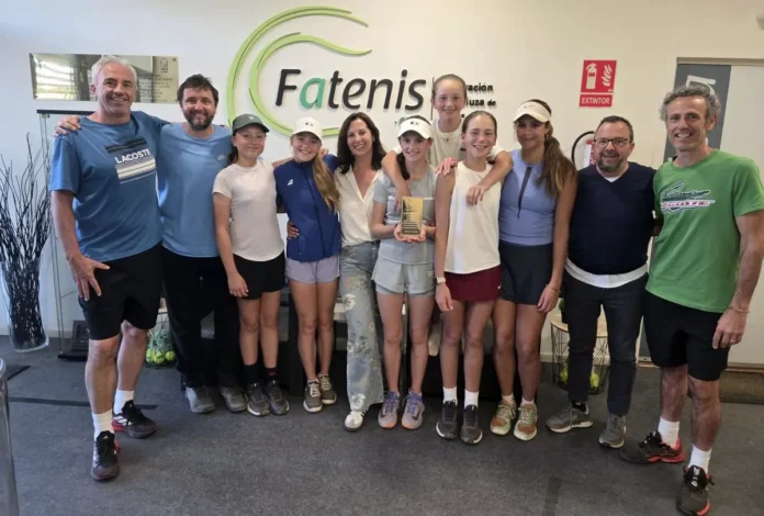 Jugadoras del equipo sub 14 de la Federación Francesa de Tenis en el CTT Blas Infante de Sevilla