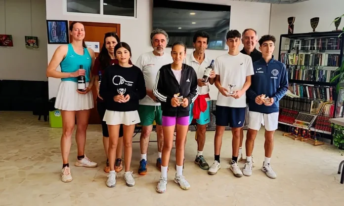 entrega de trofeos del 14º torneo de semana santa del CCD Sanxenxo
