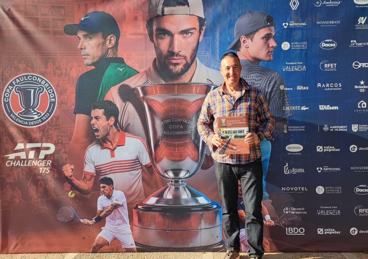 David Castelló durante la presentación del libro Historia de la Copa Faulconbridge en el Club de Tenis Valencia