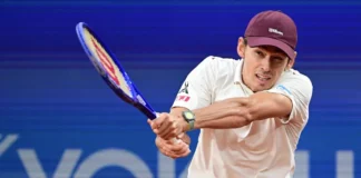 Alex de Minaur arrasa en Hamburgo y confirma su candidatura al título Alex de Minaur durante su partido ante Luciano Darderi en el ATP Hamburgo 2026