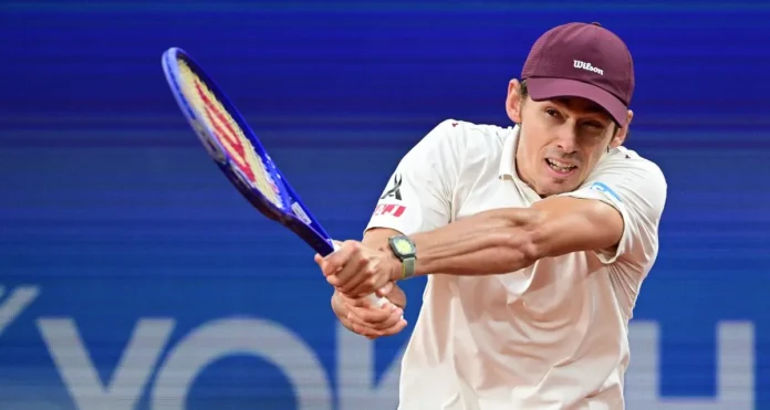 Alex de Minaur durante su partido ante Luciano Darderi en el ATP Hamburgo 2026