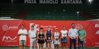 Rutuja Bhosale y Fangran Tian conquistan el título de dobles del Open Diputación Ciudad de Palma del Río Rutuja Bhosale y Fangran Tian posan con el trofeo de campeonas de dobles del Open Diputación Ciudad de Palma del Río 2026 junto con las subcampeonas y autoridades.