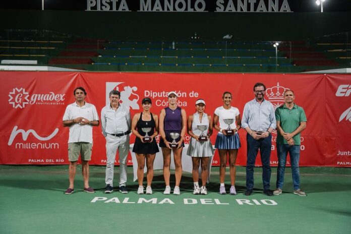Rutuja Bhosale y Fangran Tian posan con el trofeo de campeonas de dobles del Open Diputación Ciudad de Palma del Río 2026 junto con las subcampeonas y autoridades.