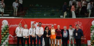 Eva Vedder supera a Elena Micic y conquista el título en Palma del Río Eva Vedder y Elena Micic posan junto a las autoridades durante la ceremonia de entrega de trofeos del XXX Open Diputación Ciudad de Palma del Río 2026.