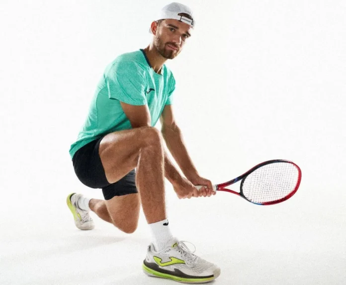 Tomáš Macháč utilizando las zapatillas Joma Ace con tecnología Carbon Stabilizer durante una competición profesional