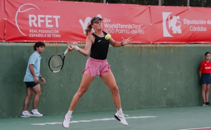Meritxell Teixidó durante su partido ante Sabine Rutlauka en el Open Diputación Ciudad de Palma del Río 2026
