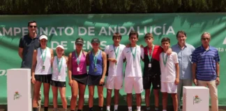 Olga García y Alberto Peña reinan en Sevilla y se proclaman campeones de Andalucía Infantil Olga García y Alberto Peña posan con los trofeos de campeones del Campeonato de Andalucía Infantil 2026 en Sevilla